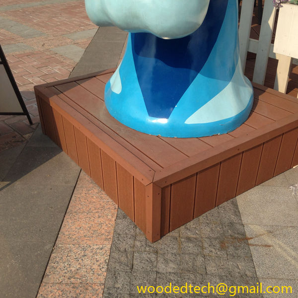 wpc flooring panel is decorated on the base of the statue in the pedestrian shopping street