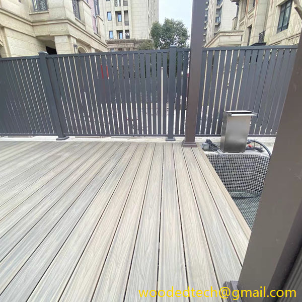 Exterior waterproof flooring makes the villa courtyard more beautiful