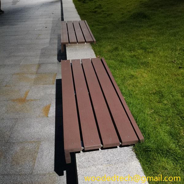 The benches by the Sui River in Sihui are made of solid composite deck boards.