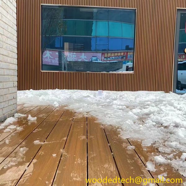 Wood plastic composite decking withstands snow