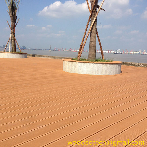 1 Composite deck boards have good weather resistance and long service life