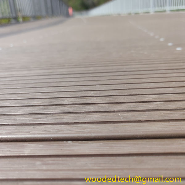 1×3 composite decking fixed with rivets