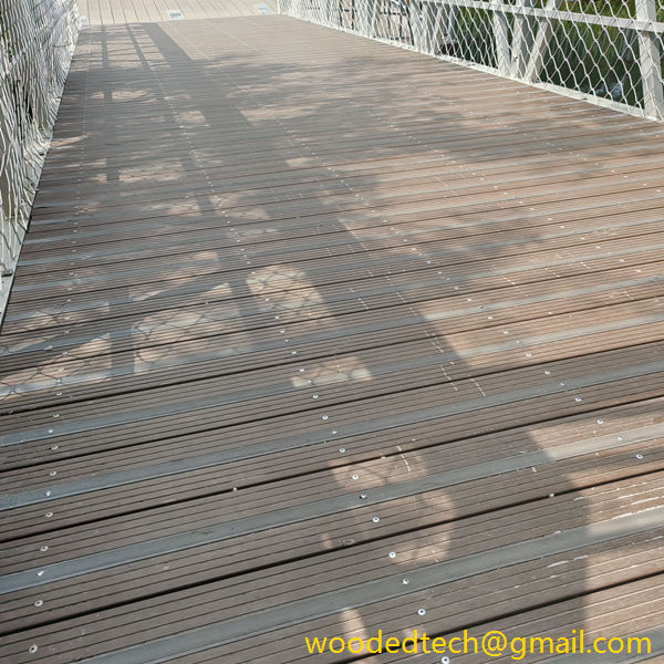 Pontoon decking composite installed in the lake of Nansha Jiaomen Park