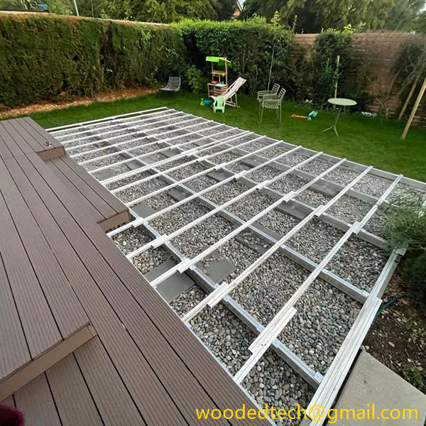 Raised platform in garden allows you to enjoy the comfortable garden atmosphere