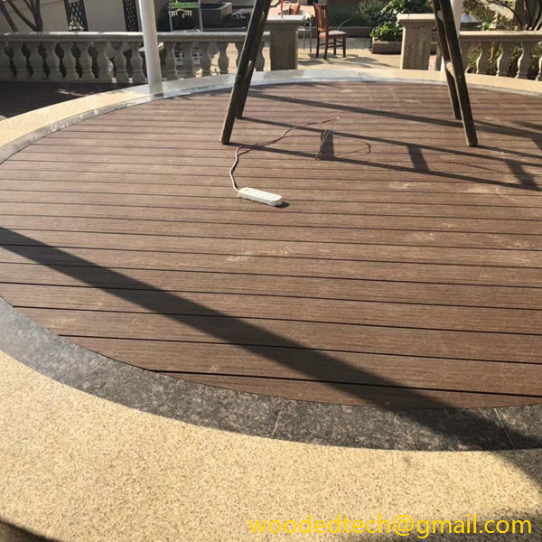 Innovative Overlay Composite Decking for a Modern and Durable Outdoor Living Area