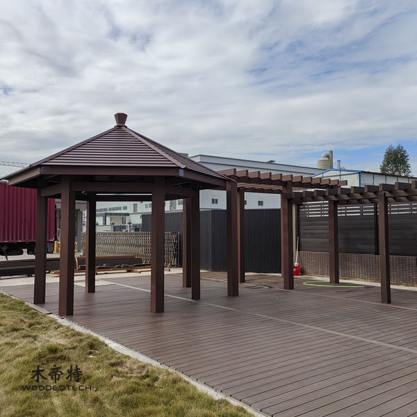 Construire une pergola en bois composite, étape par étape, avec des instructions de montage faciles à suivre, pour créer une ombre élégante et durable à l'extérieur et un espace de vie confortable.