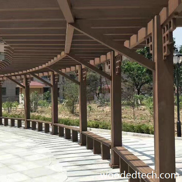 A pérgula em compósito de madeira e polímero para a sombra do pátio proporciona conforto, elegância e beleza sustentável em ambientes residenciais e comerciais