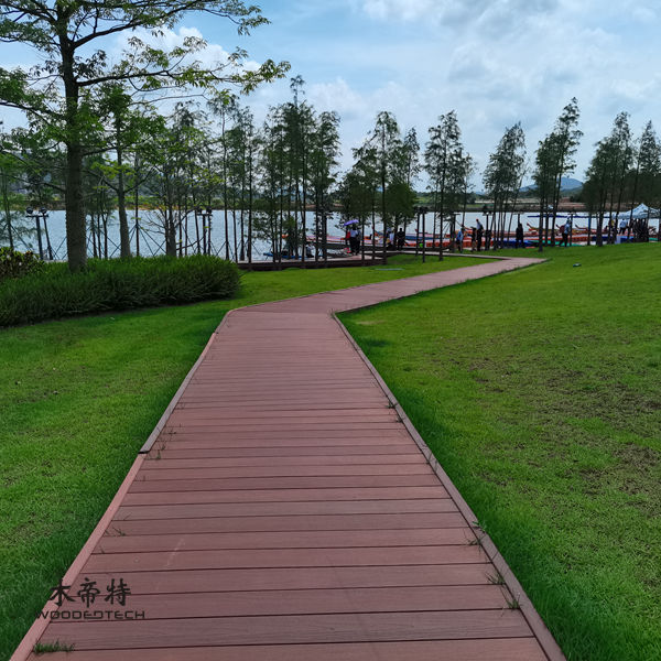 Cobertura de passadiços em WPC para parques públicos com materiais ecológicos e duradouros