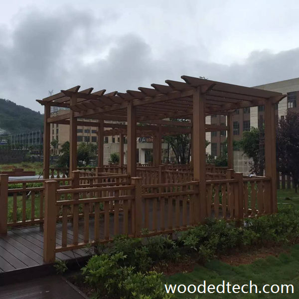 Découvrez la structure d'ombrage de Woodedtech Composite bois-polymère pour des espaces extérieurs durables et élégantsn