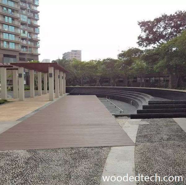 Cómo construir una pasarela cubierta de plástico compuesto de madera con Woodedtech's Expert Guidancen