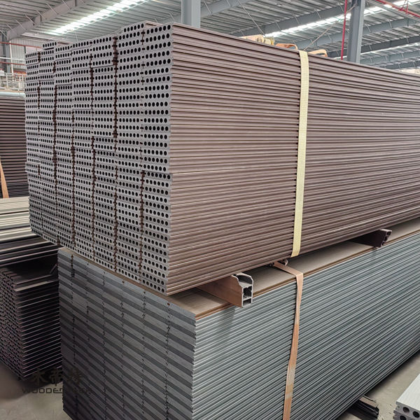 Découvrez les solutions WPC pour l'extérieur avec Woodedtech pour une finition moderne et durable.