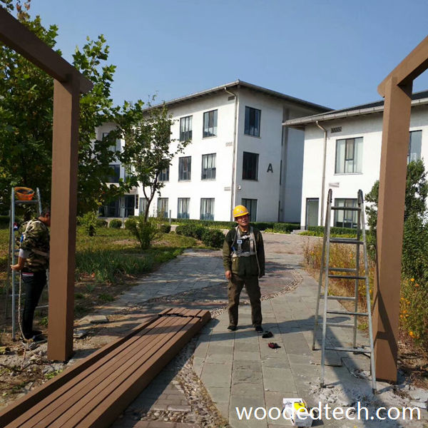 Opções de cores para pértigas em compósito de madeira e polímero, para projetos personalizados de jardins ao ar livre