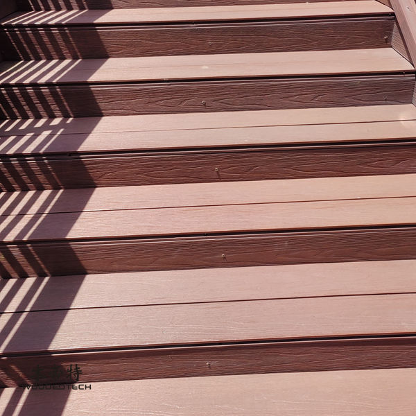Terrazas de madera frente a terrazas de material compuesto: ¿qué opción ofrece una mejor relación calidad-precio y mayor durabilidad?
