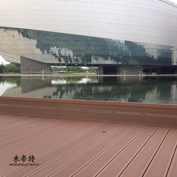 Why Composite Material for Decks Provides Long Lasting Outdoor Performance